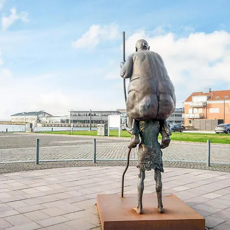 Dom wakacyjny Near Town Square *